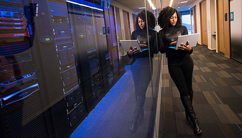 women-datacenter